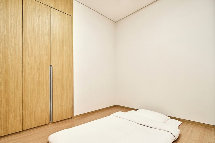 Room 52 of 181