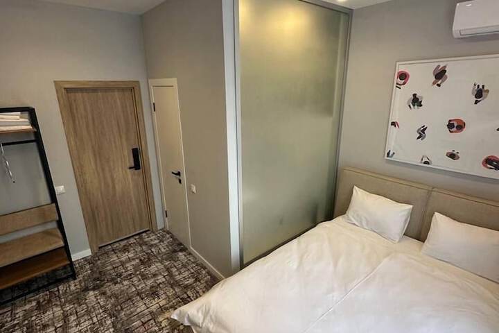 Room 8 of 17