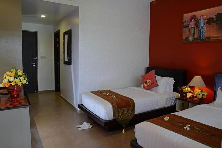 Room 10 of 33