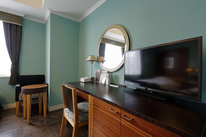 Room 6 of 40