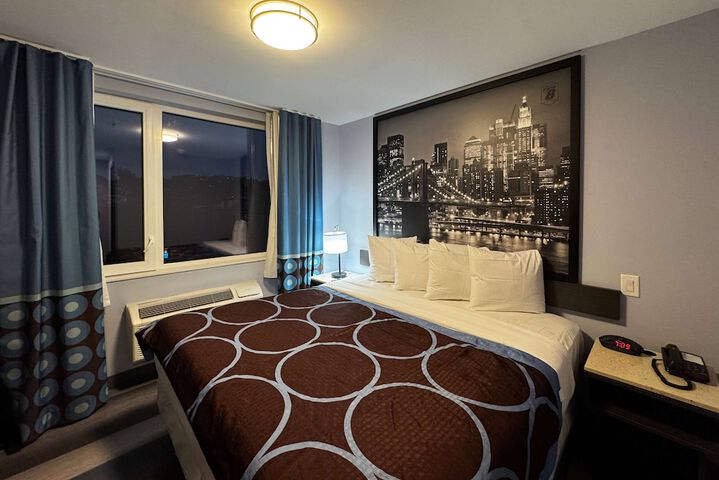 1 King Bed (8 of 8)