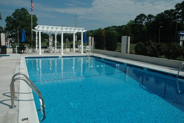 Pool 21 of 44