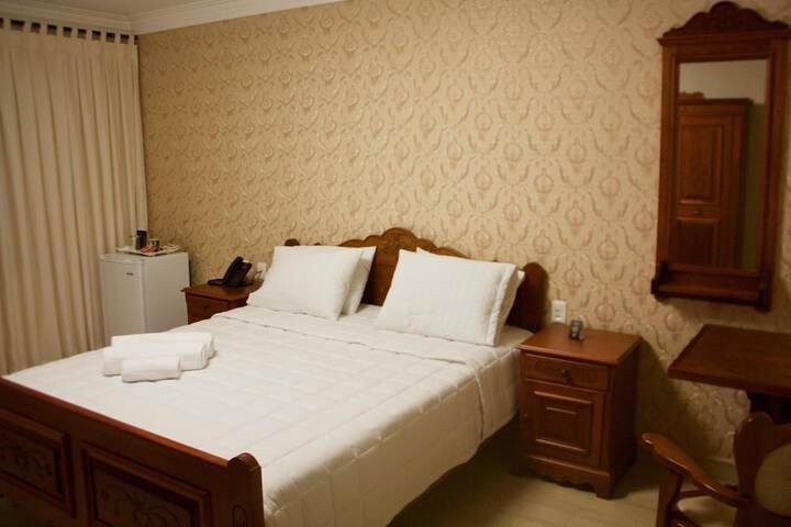 Room 15 of 33