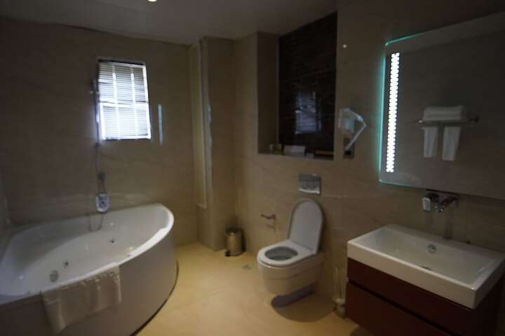 Room 25 of 60