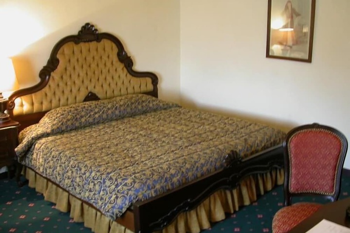 Room 14 of 44