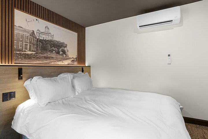 Deluxe Room 1 Queen Bed Mobility Accessible (24 of 26)