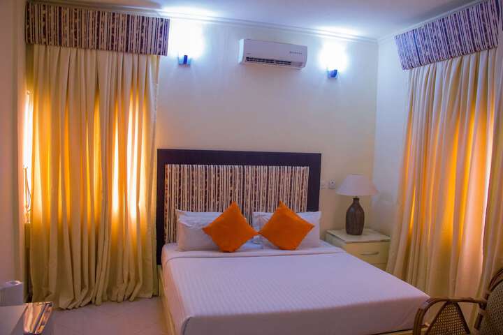 Room 14 of 34