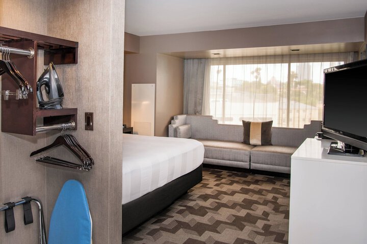 Room 41 of 108