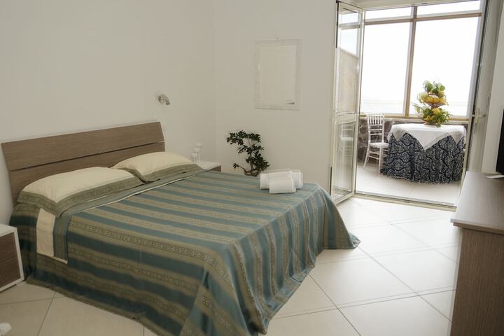 Room 10 of 51