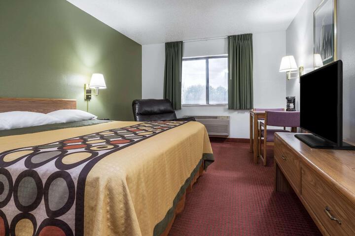 1 King Bed (2 of 4)