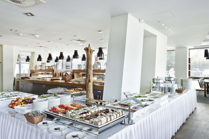 Dining 67 of 71