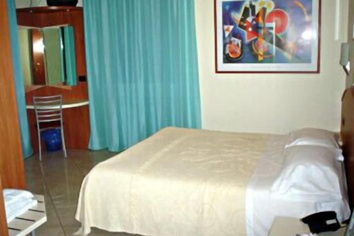 Room 5 of 14