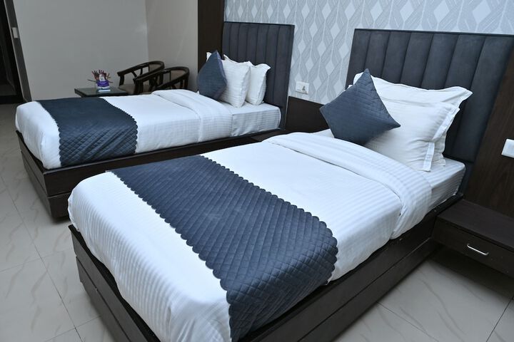 Room 3 of 28