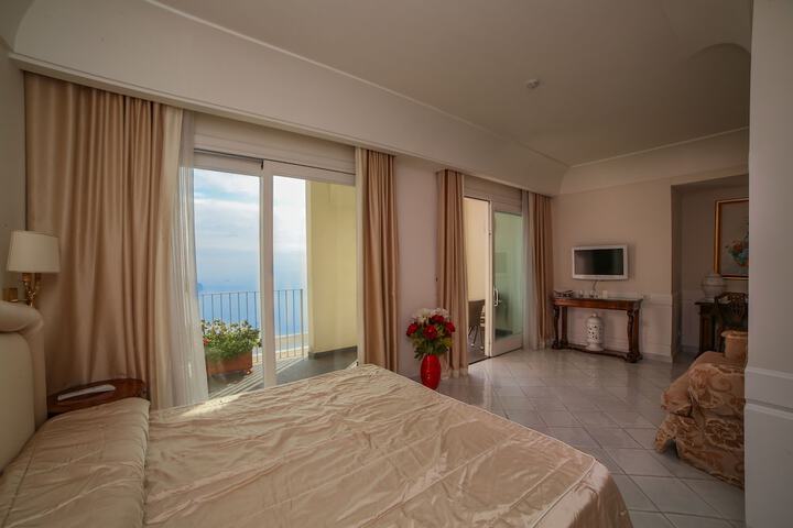 Room 27 of 52