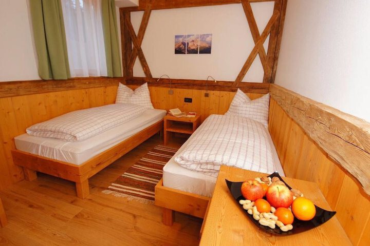 Room 6 of 14
