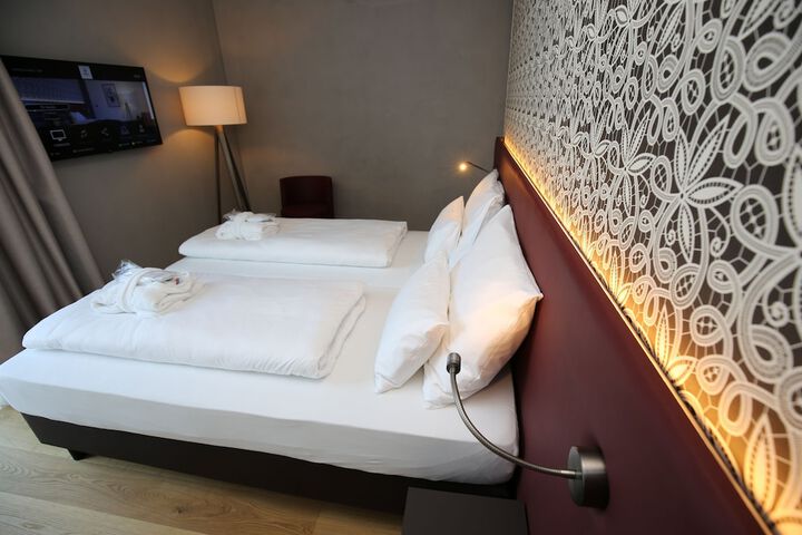 Room 8 of 64