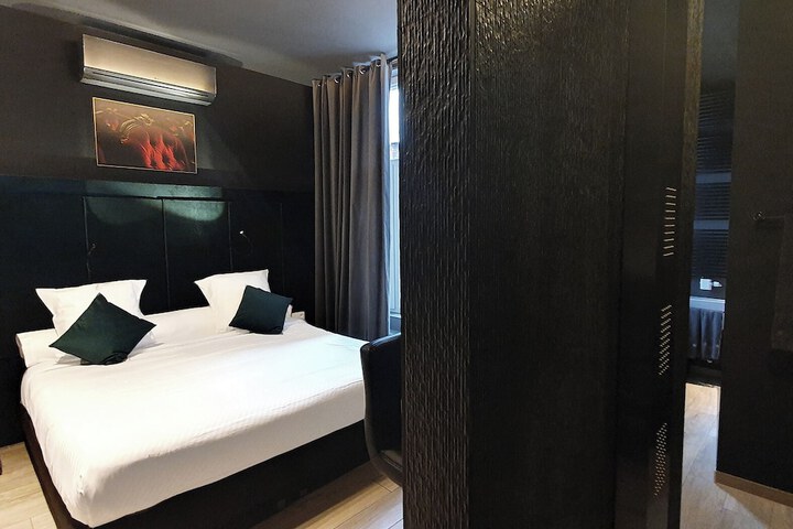 Room 32 of 64