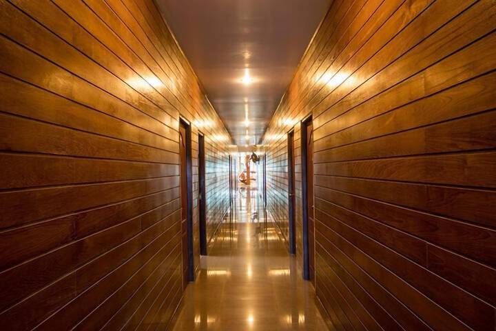 Ballroom/Hall 13 of 18