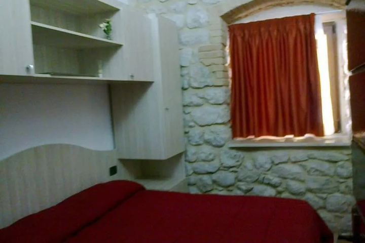 Room 4 of 7