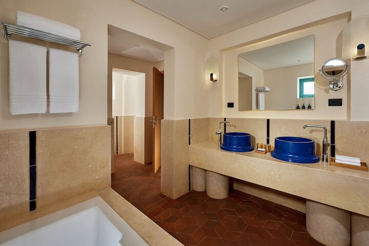 Room 42 of 120