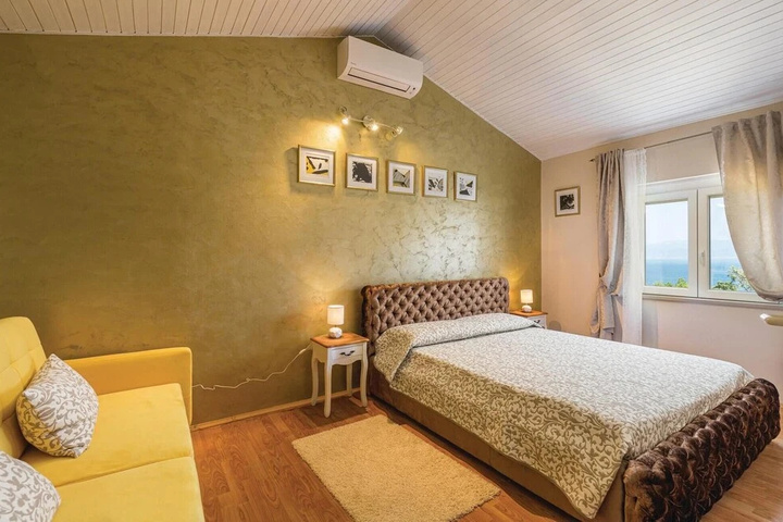Room 4 of 21