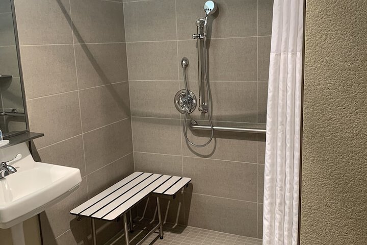 Double Accessible Queen Size Bed (7 of 20)