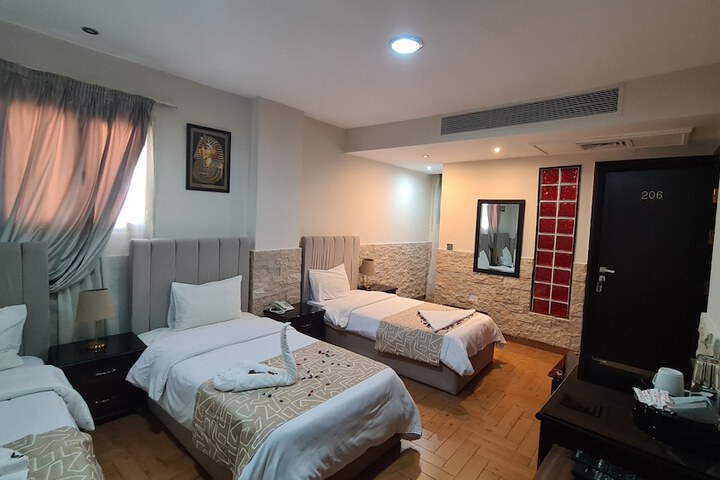 Room 166 of 340