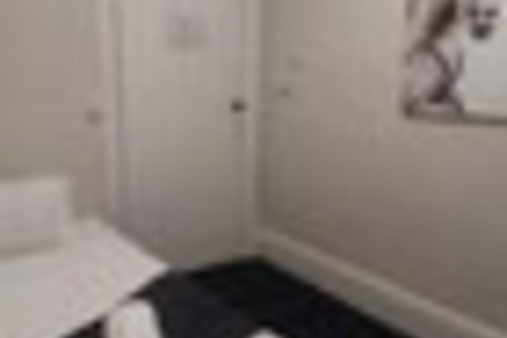 Room 8 of 24