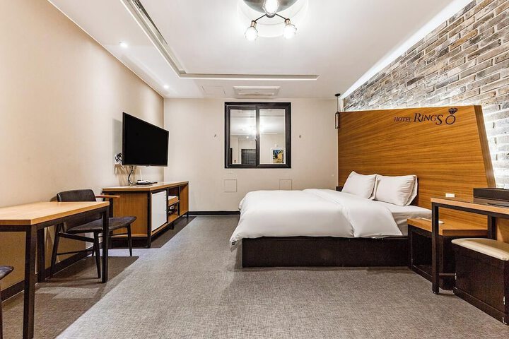 Room 30 of 63