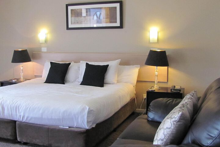 Room 8 of 95