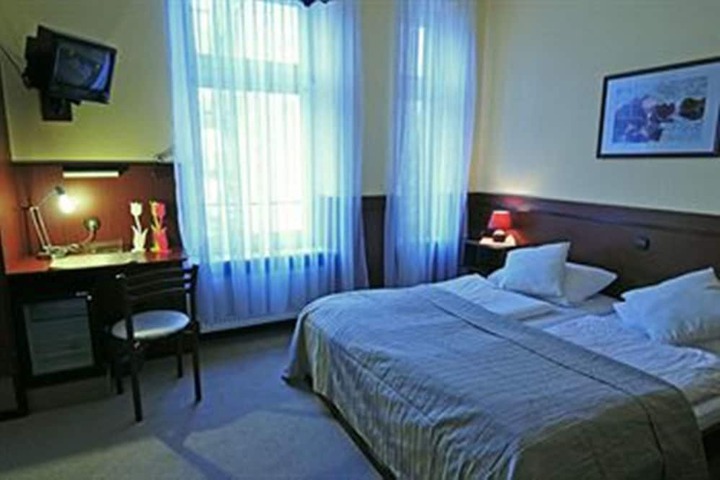 Room 12 of 41