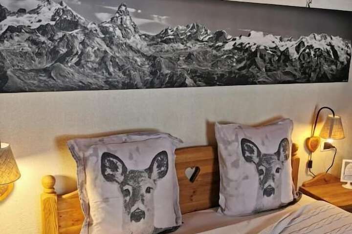 Room 12 of 37