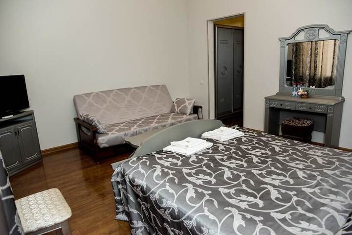 Room 11 of 38