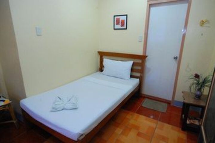 Room 7 of 14