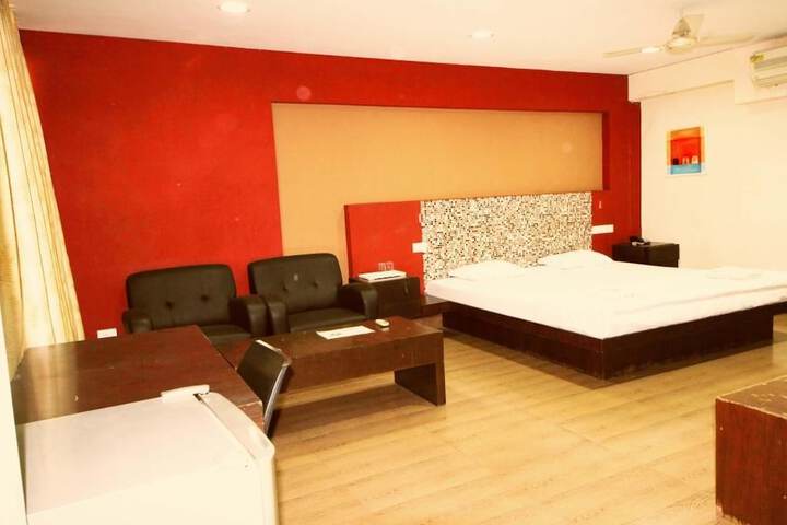 Room 4 of 6