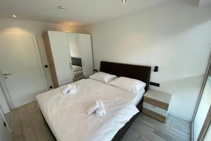 Room 4 of 19