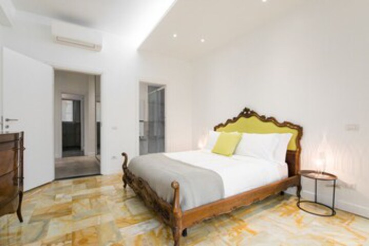 Room 8 of 27