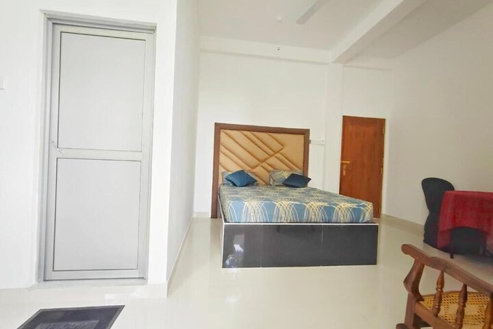 Room 12 of 37