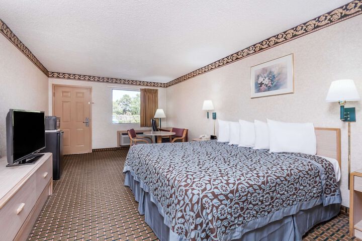 1 King Bed (11 of 11)