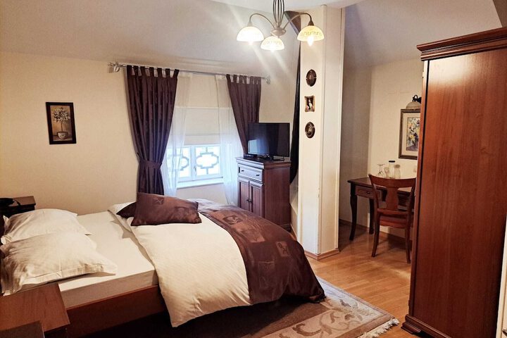 Room 10 of 21