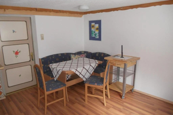 Room 3 of 10