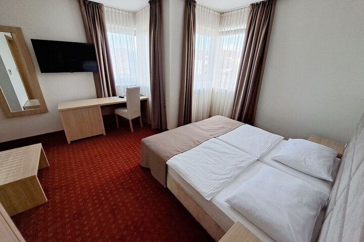 Room 7 of 87
