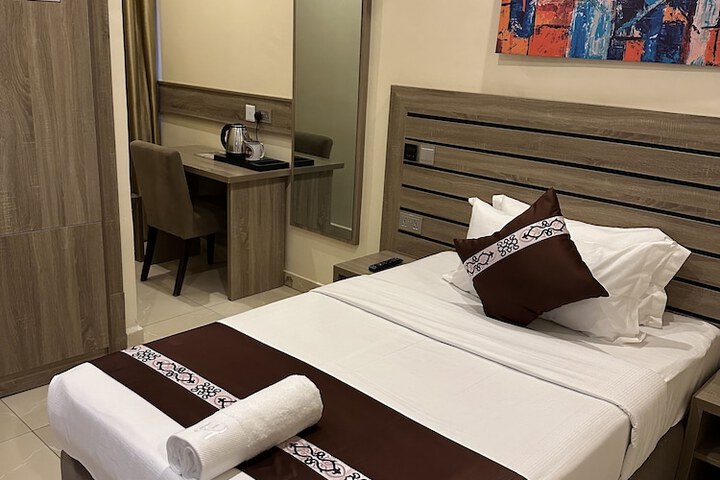 Room 2 of 19