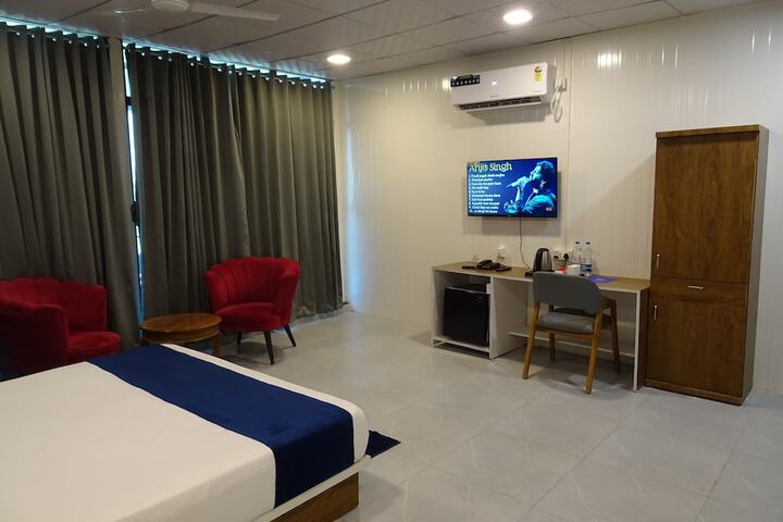 Room 3 of 35