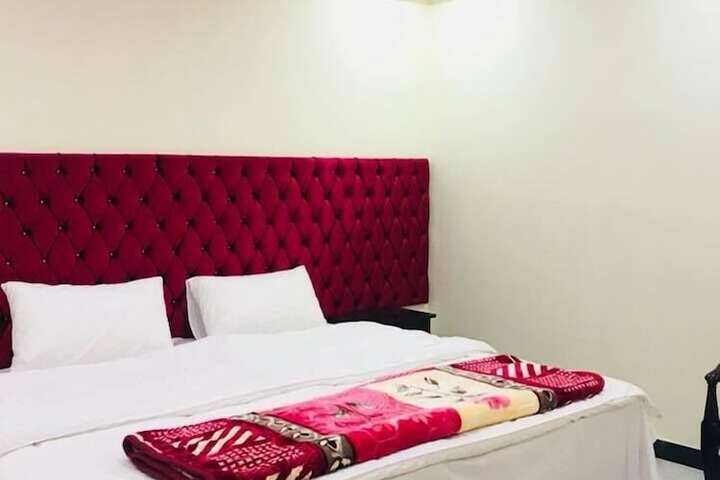 Room 10 of 34