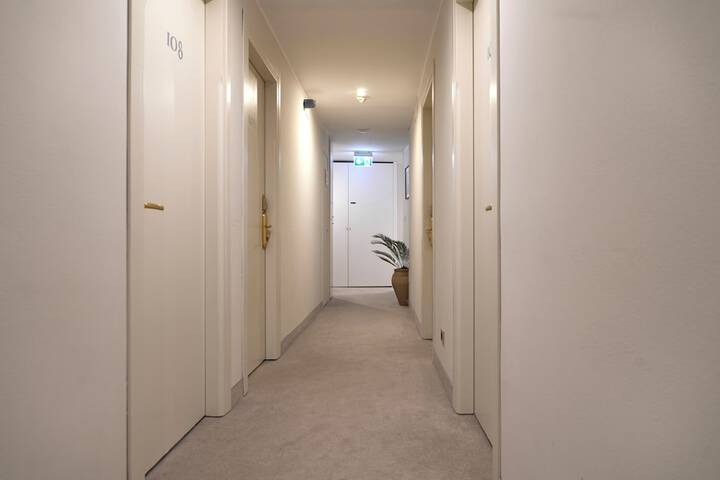 Ballroom/Hall 35 of 38