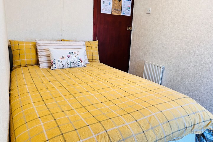 Room 6 of 37