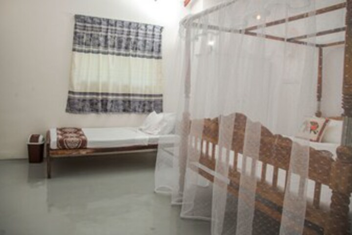 Room 16 of 19