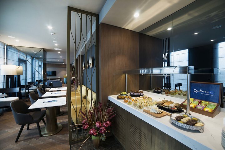 Lounge 193 of 202