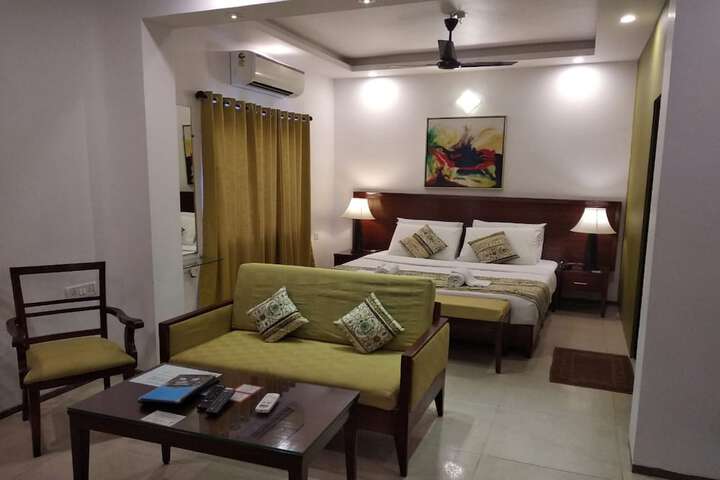 Room 6 of 33